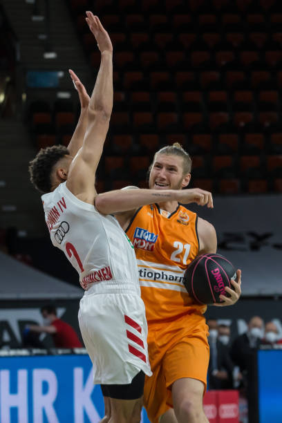 一个引人注 一个引人注